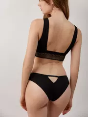 Трусы женские «бразилиана» из фактурного кружева с фигурным вырезом grafic lace lbr 1984 black, , 90/XS, CONTE ELEGANT, - 3