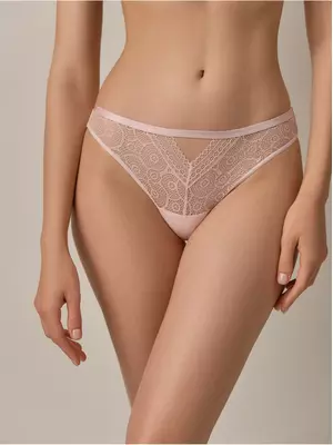 Трусы женские «бразилиана» из кружева с фигурным вырезом lace twist lbr 1990 sakura, , 106/XL, CONTE ELEGANT, - 1